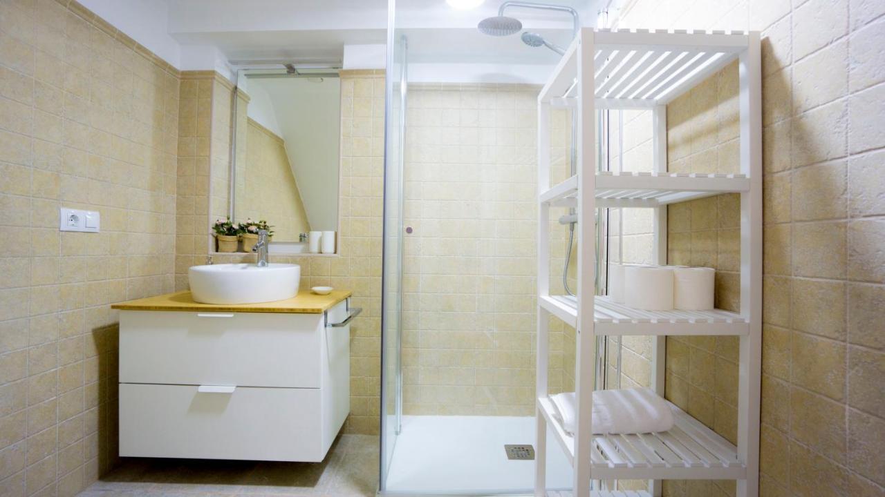 Rentalsevilla Escuelas Pias Exteriör bild